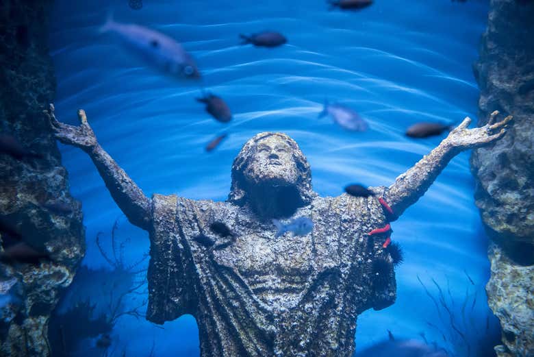 Estátua de São Paulo no Aquário Nacional de Malta