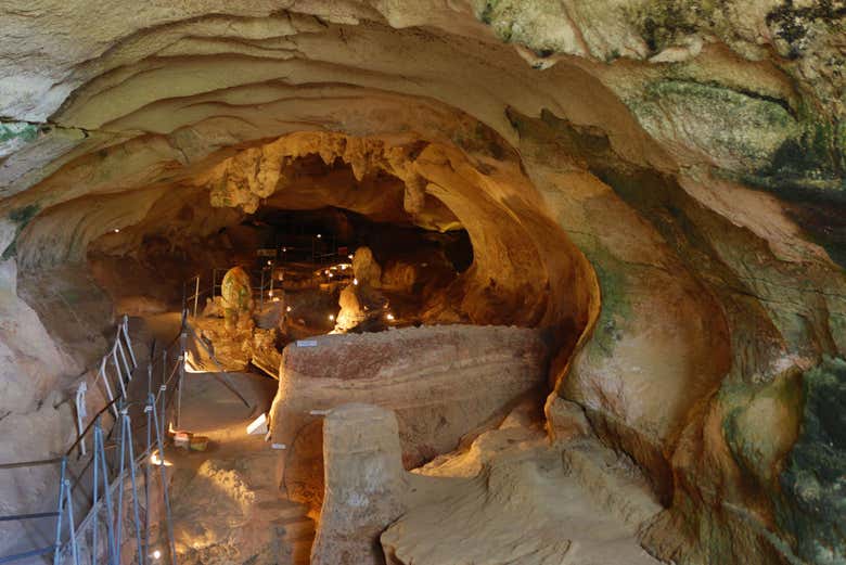 Gruta Ghar Dalam